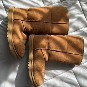 Women’s caramel UGG boots / boots / Uggs /
Shoes